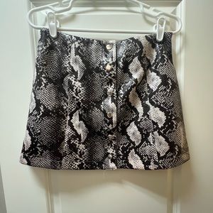 Urban Outfitters Women’s Size Medium Button Up Snake Skin Skirt